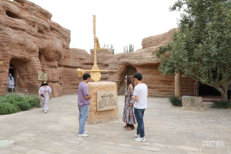 石榴花开 籽籽同心丨新疆阿克苏：民族乐器“弹”出村民的好日子