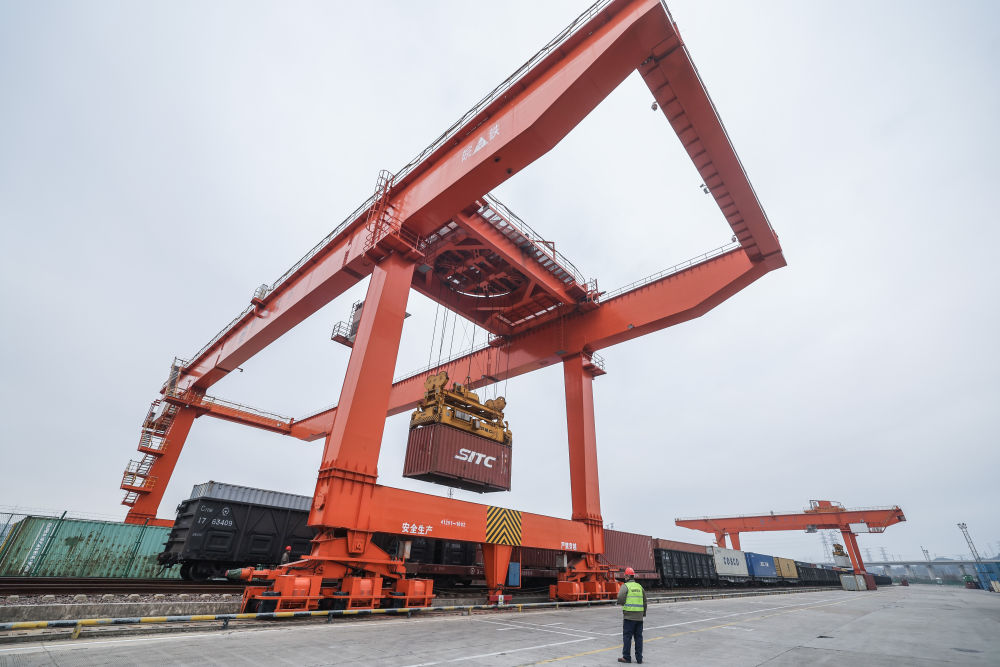 新华社政论：夯实基础全面发力，推进中国式现代化行稳致远——写在“十五五”规划纲要启动实施之际