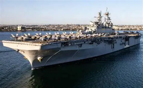 驻日美军两栖攻击舰“的黎波里”号驶向中东