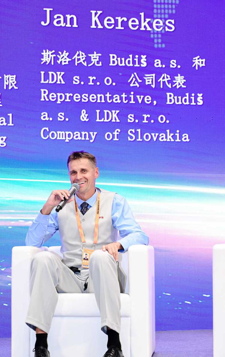 资讯有故事丨扎根海南 斯洛伐克友人称赞中国“既能成就事业，更能创造未来”