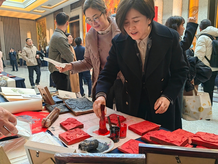 安徽省与外国驻沪机构贺新春话合作联谊活动在上海举行