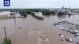 央视记者直击丨美得州百年夏令营营地遭洪水冲毁 多名儿童仍下落不明