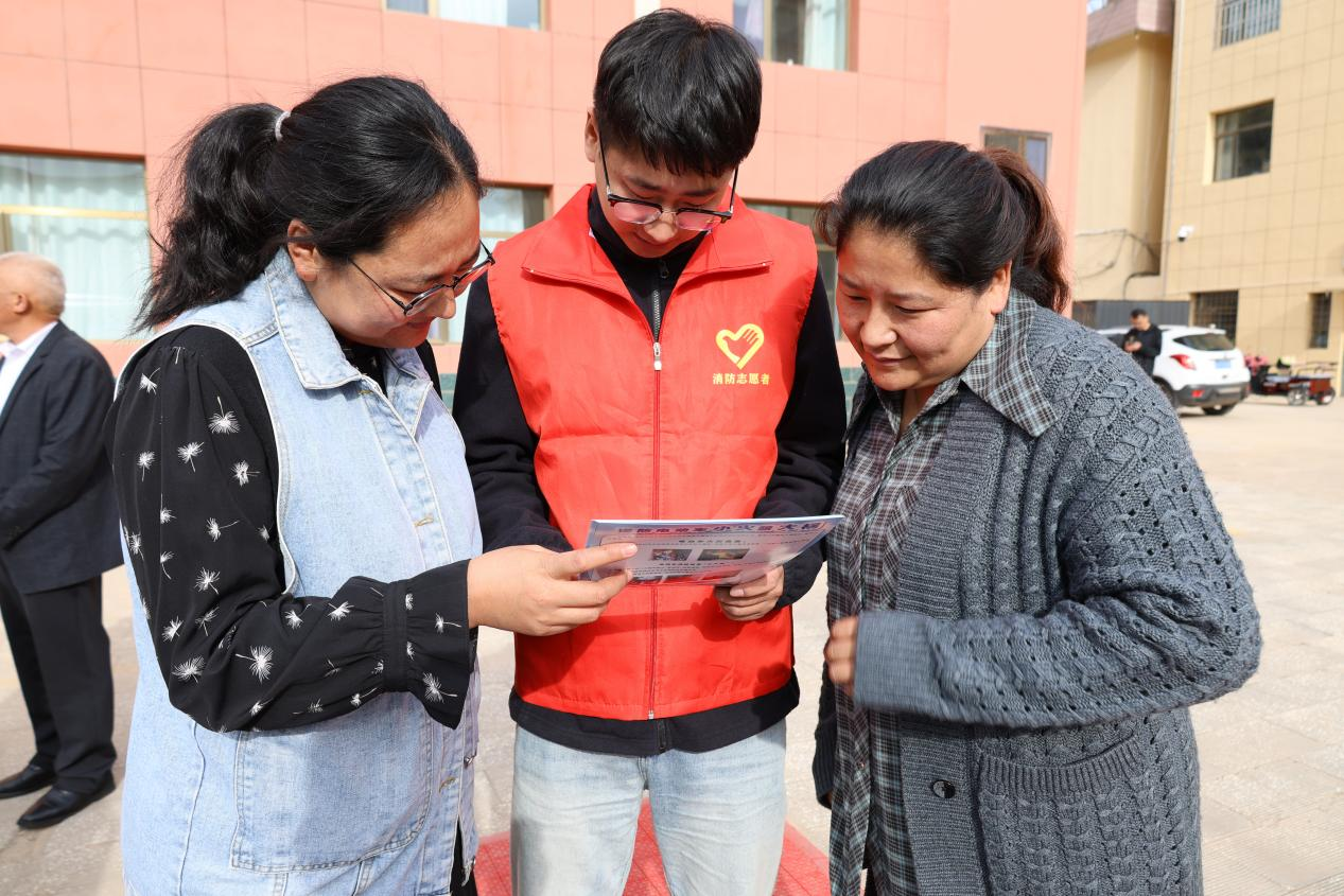 甘肃肃南消防：开展志愿者助力打通老旧住宅小区“生命通道”行动_fororder_002