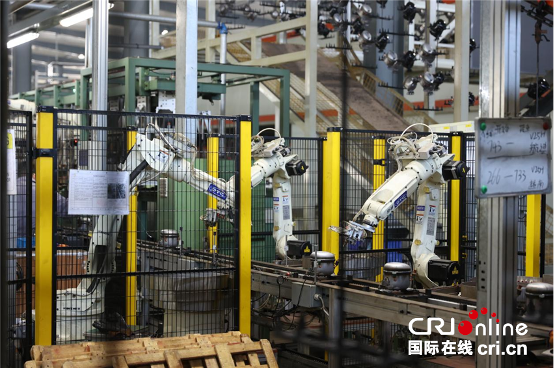 من "منتجات التبريد في محافظة مينتشيوان" إلى "عاصمة أحذية في محافظة سيويشيان": مشاهير الإنترنت العالميون يهتفون "التصنيع الصيني رائع"