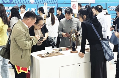 非遗“牵手”青春 匠心培育新芽_fororder_p1_b (1)