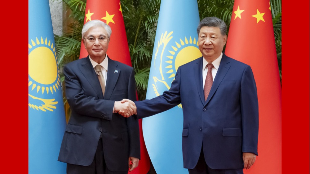 习近平会见哈萨克斯坦总统托卡耶夫_fororder_1784200191477_270