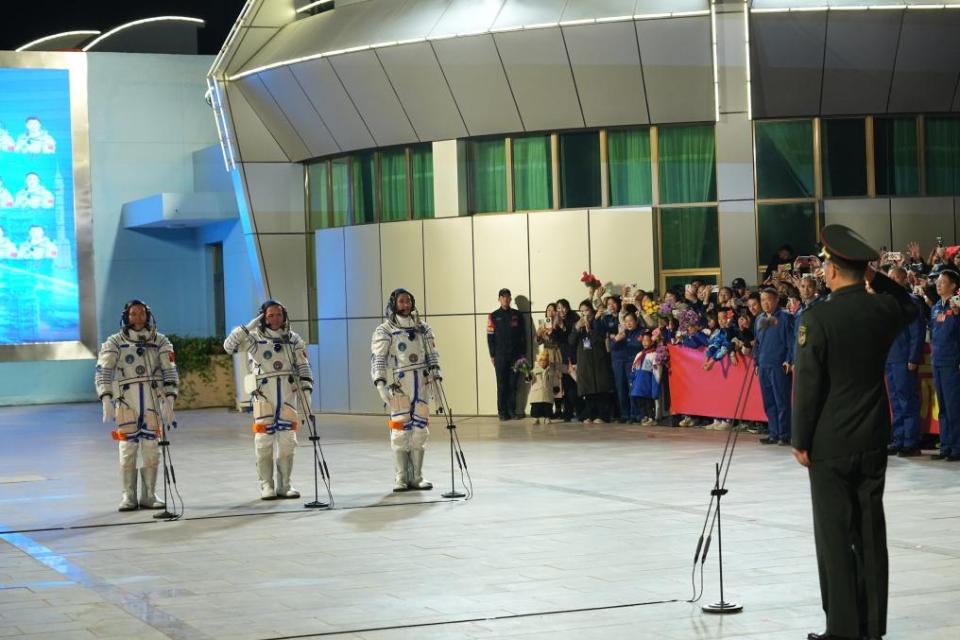 60秒回顾神舟二十一号发射精彩瞬间_fororder_7948a8edf9ab4a06adfd86a0b1b52e76