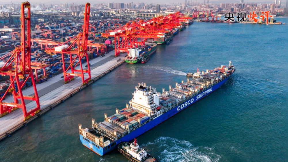 【央视快评】续写中国奇迹新篇章_fororder_1767362333110_839