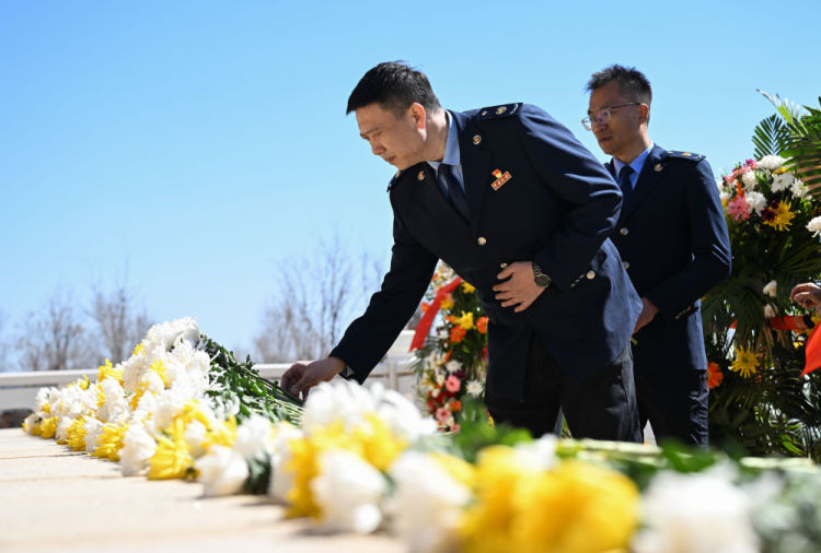 清明祭扫缅怀革命先烈
