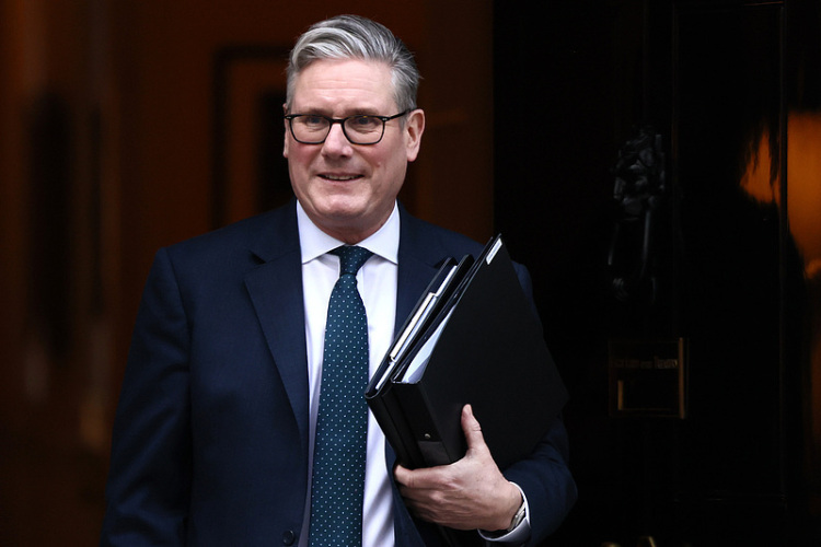 前驻美大使未通过涉密审查 英首相再面临下台压力