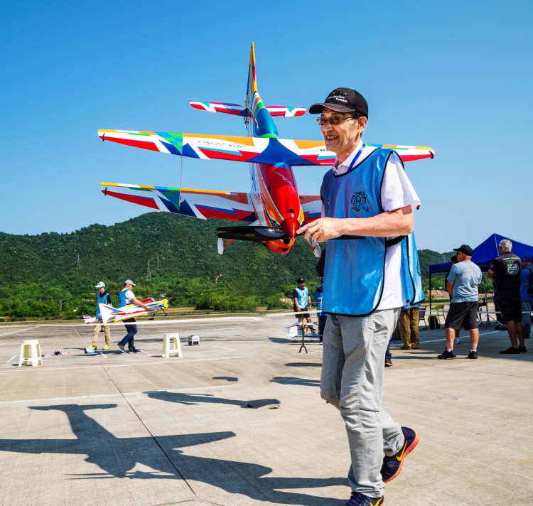 13国飞行高手齐聚建德航空小镇