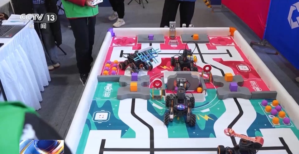 用意念操控机器人是什么感觉？ 去机器人大赛总决赛上一探究竟