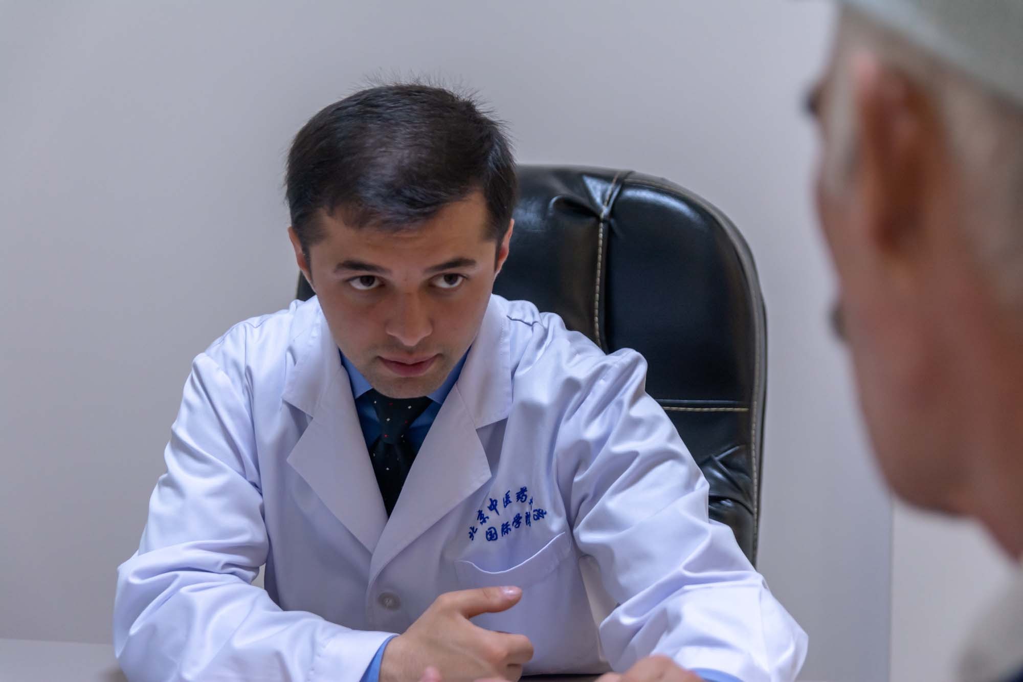 资讯有故事丨练中国功夫、学针灸推拿……塔吉克斯坦青年爱上中国文化