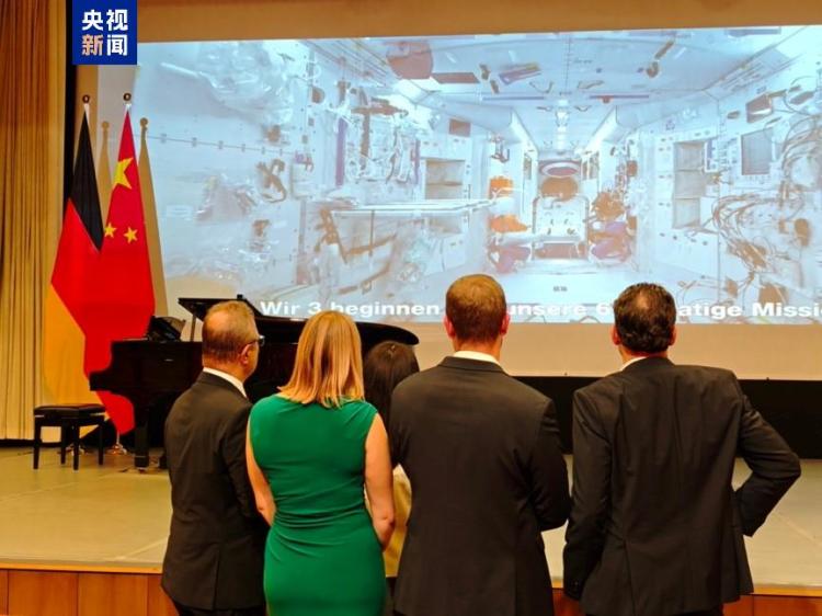 广受赞誉！《窗外是蓝星》宣传片在德国多地亮相