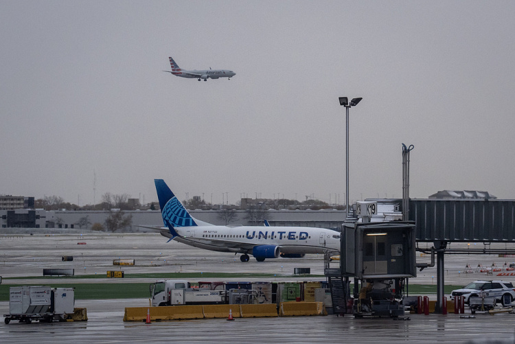 政府重新“开门”后  美国航班削减幅度降至3%