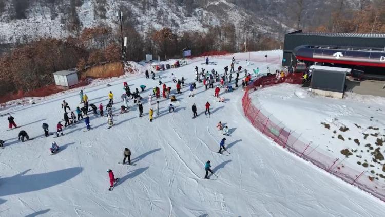 新华视点｜冰雪“冷资源”带动全域“热经济”：从“文旅链”到“IP热”