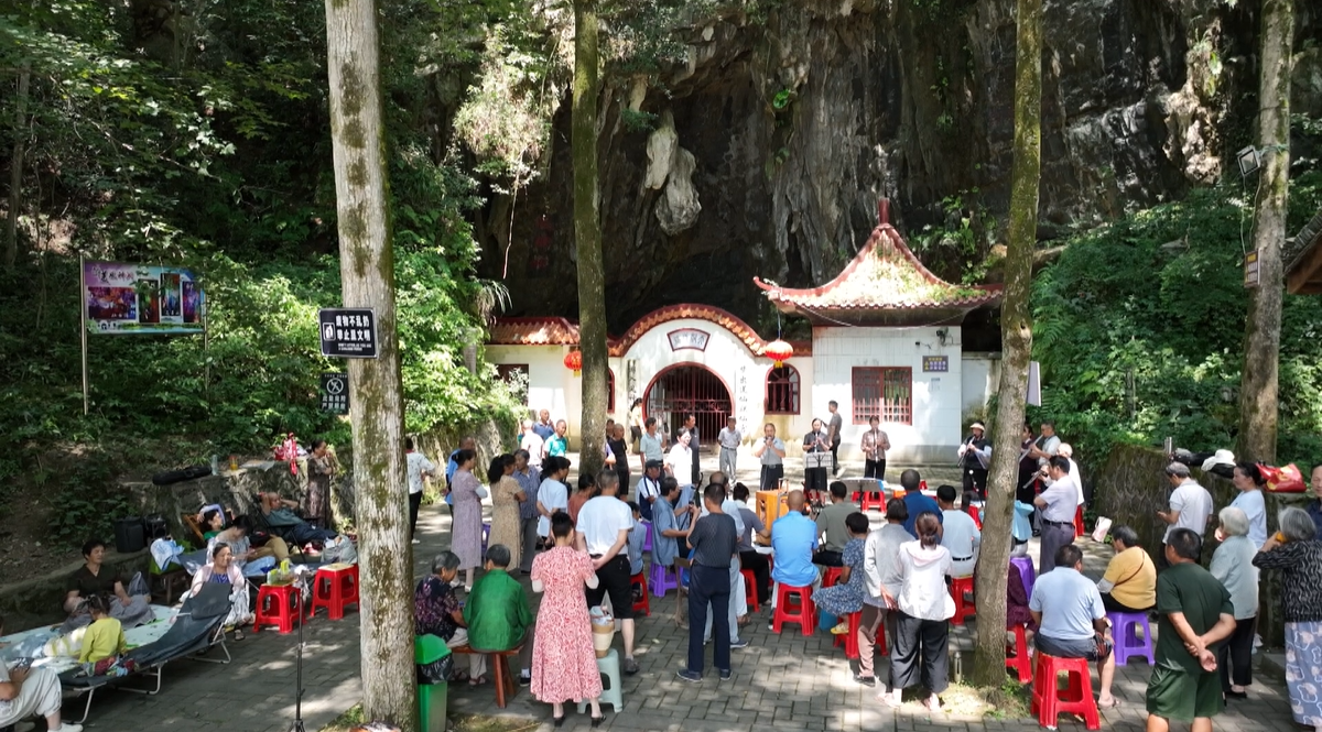 湖南新宁清凉溶洞点燃夏日“热”经济_fororder_图片3