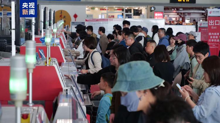 “五一”假期北京两机场预计运送旅客超167万人次