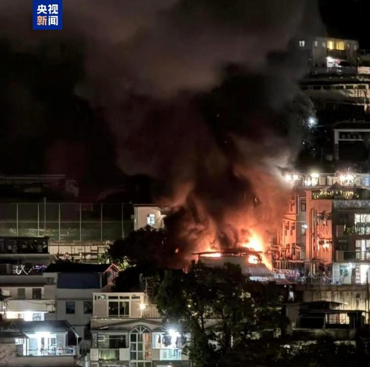 香港荃湾老围地区发生火灾 已疏散约100人
