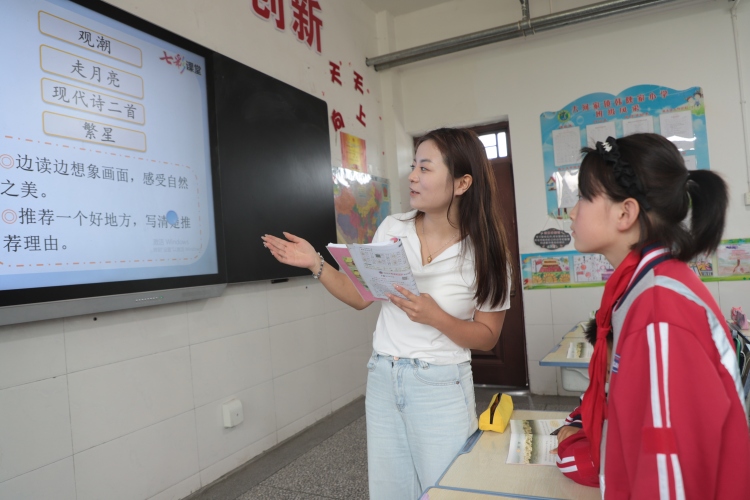 教育专网架起“数字虹桥” 铺就学子逐梦路_fororder_333.JPG