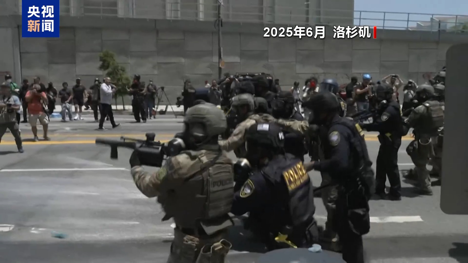 特朗普指责伊利诺伊州州长“软弱且可悲”