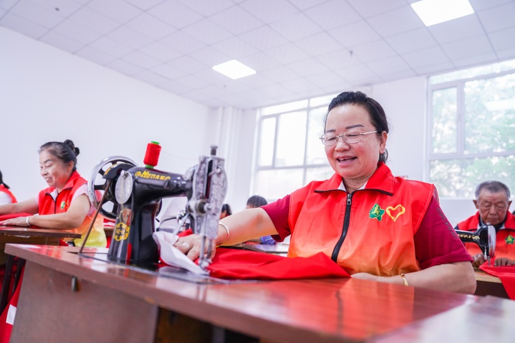 “我为国庆‘缝’国旗”_fororder_微信图片_20250711180335