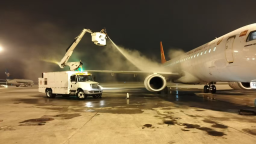 以雪为令 精准施策 新海航天津航空有序应对2025年冬季首场降雪