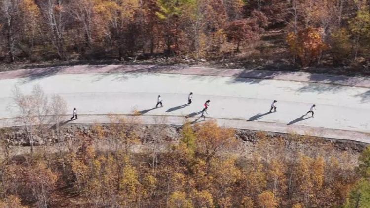 “醉氧跑”逐鹿图博勒 跨省跑者绘就秋日健康画卷_fororder_微信图片_20250929094212
