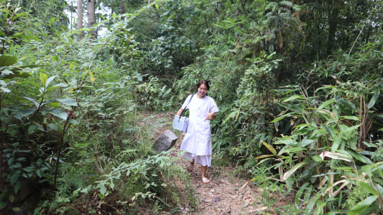 湖南衡阳县山区两代人接力“送医上门”_fororder_1