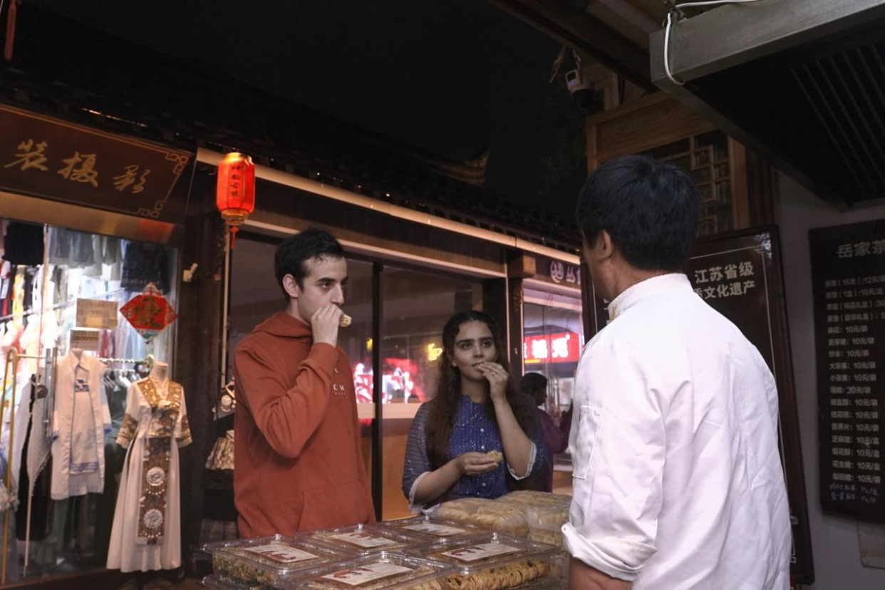 State Grid Huai'an Power Supply Company: Electricity Revitalizes Intangible Cultural Heritage, Warming the Hearts of Foreigners This Mid-Autumn_fororder_图片10