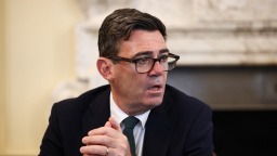 特朗普谈英国：“你们的国家陷入了麻烦，正处在灾难边缘”