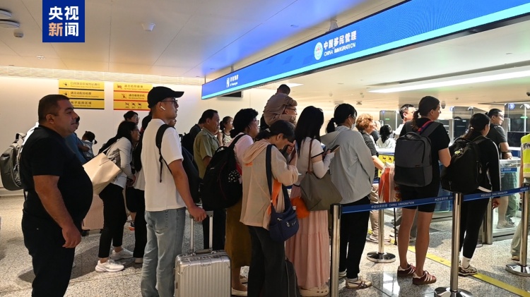 中国与阿塞拜疆互免签证的协定今日起正式生效