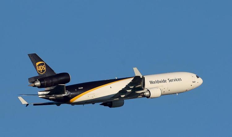 坠机致死14人 全球两大货运公司停飞麦道11型货机