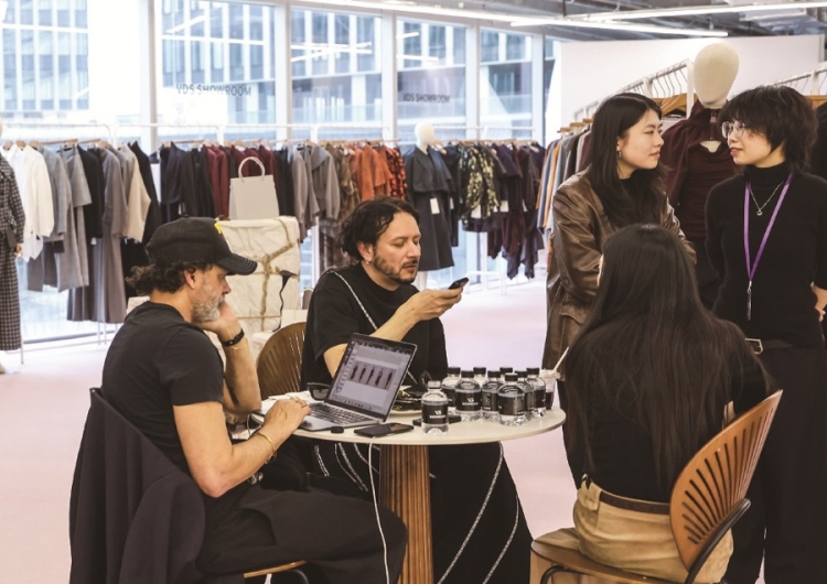 今年前两月上海社零总额同比增7.2%，文商旅体展“合唱”解消费“乘法题”