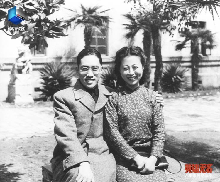 这些合影背后，是十余年的生死潜伏……
