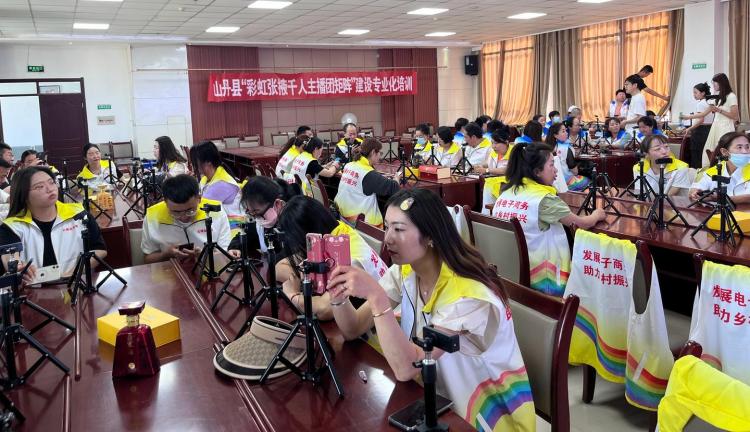 唱好同心曲 架好连心桥 当好娘家人——张掖市山丹县培育网络名人赋能网络文明建设纪实_fororder_3