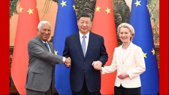 习近平用三点主张揭示国际社会“大个子”之道_fororder_时政红底(9)