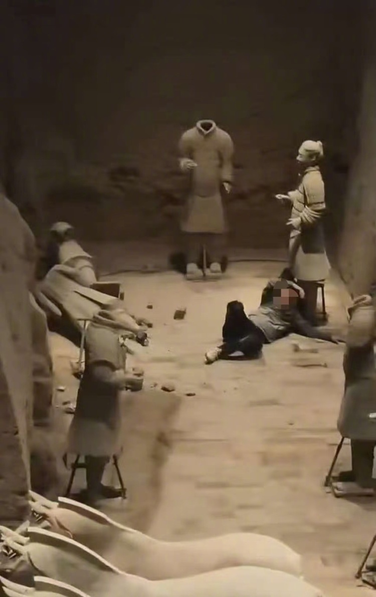 造成两尊铠甲武士俑损坏 官方通报跳至兵马俑三号坑男子已被控制