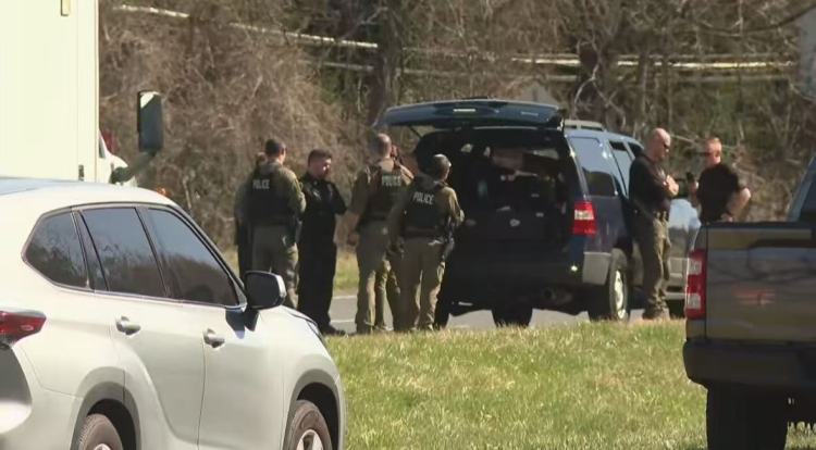 美国中情局总部大楼外一男子持枪发出威胁