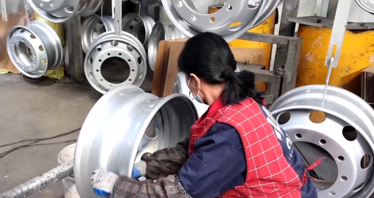 人勤春来早！工厂鸣笛开产，工程提速开工，山东全力冲刺新春“第一跑”