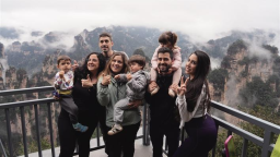 湖南张家界：“洋面孔”陶醉三千奇峰