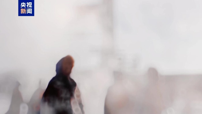 “中国冷极”百人泼水成冰 泼出极寒浪漫