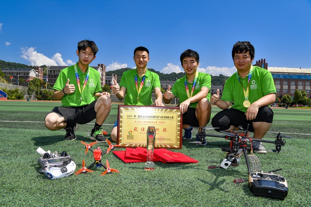 手上有活 发展有道——写在湖南省第二届职业技能大赛开幕之际_fororder_1
