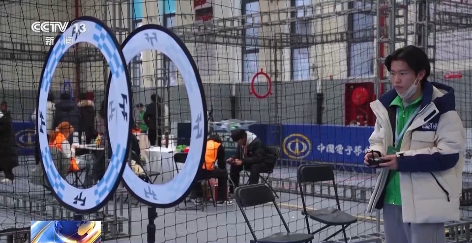 用意念操控机器人是什么感觉？ 去机器人大赛总决赛上一探究竟