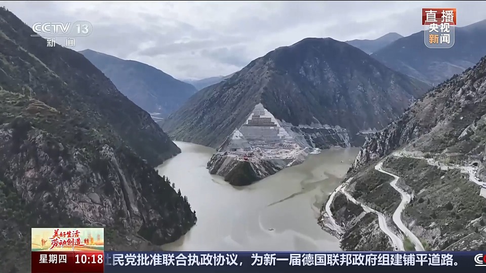 世界第一高坝首蓄成功！中国基建把奔腾水流写成“绿色能源诗”