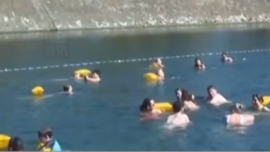 视频｜塞纳河泳区重开 跳进河水清凉一夏