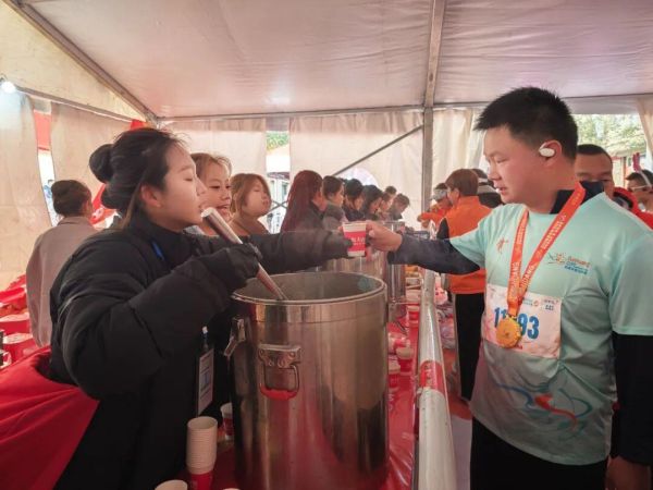 2025敦煌半程马拉松圆满落幕