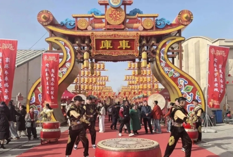 过年人潮已刷屏！新疆各地新年活动扎堆 满城都是人人人