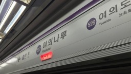 韩国首尔一地铁车厢内遭纵火 乘客被紧急疏散