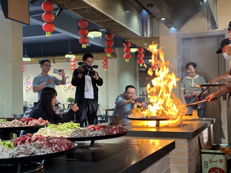 小城味道 锅气出圈！山丹炒拨拉正在“接管”全国餐桌！_fororder_炒拨拉.JPG